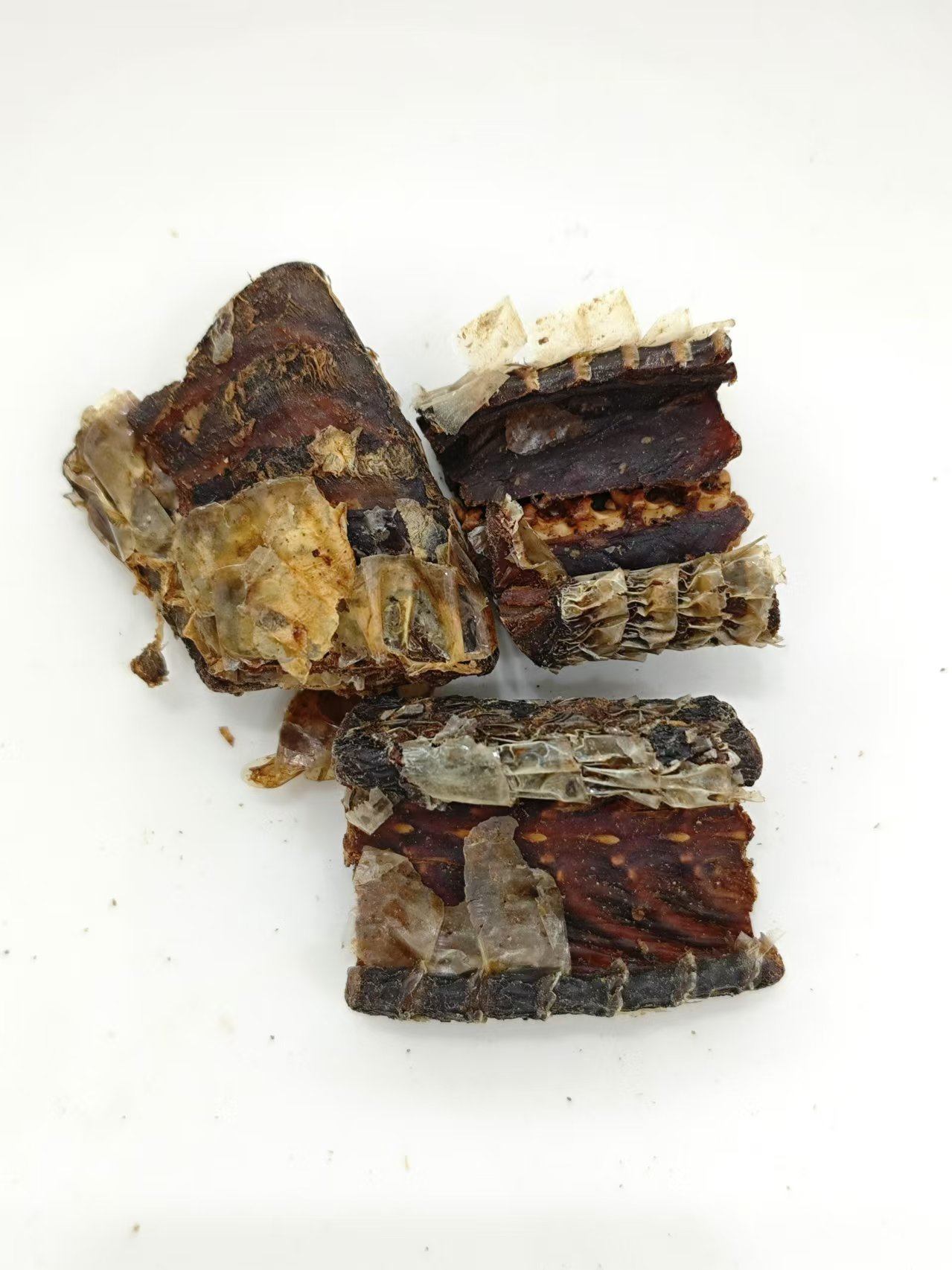 와인 처리 된 검은 지그재그 뱀 (Jiǔ Wūshāo Sh&eacute;)